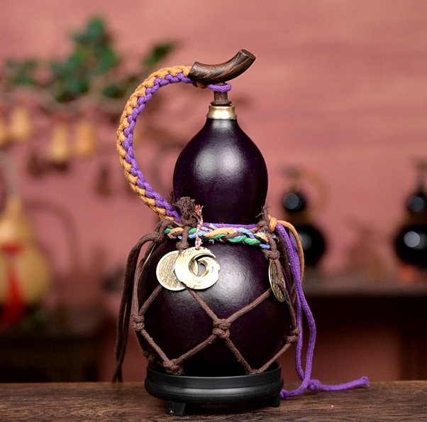 Urushi-Lined Gourd Bottle Dyed with Traditional Chinese Herbal Decoction