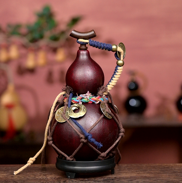 Red Handcrafted Urushi Wine Gourd with Net Carrier