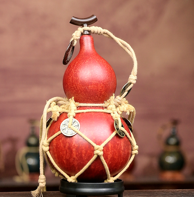 Urushi-Lined Gourd Bottle Dyed with Traditional Chinese Herbal Decoction
