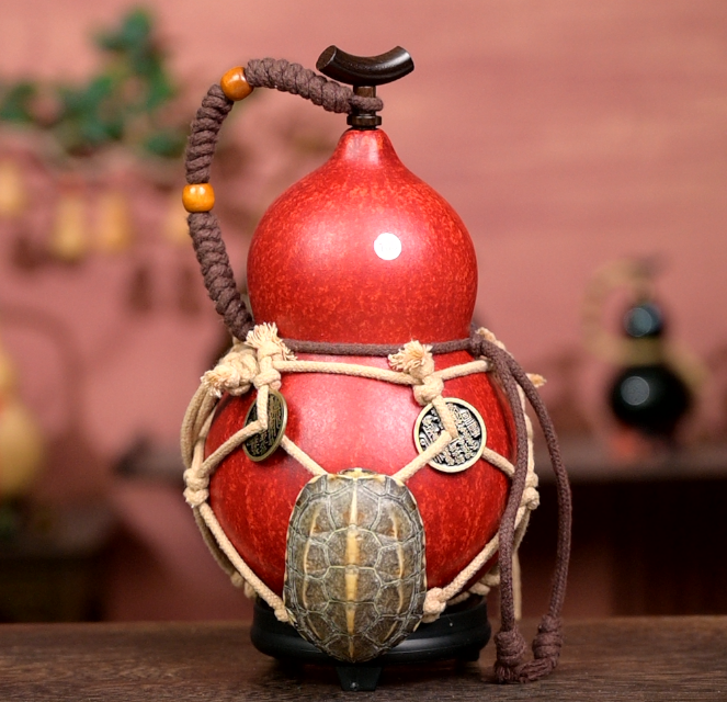 Tortoise Shell Net /Urushi-Lined Gourd Bottle Dyed with Traditional Chinese Herbal Decoction