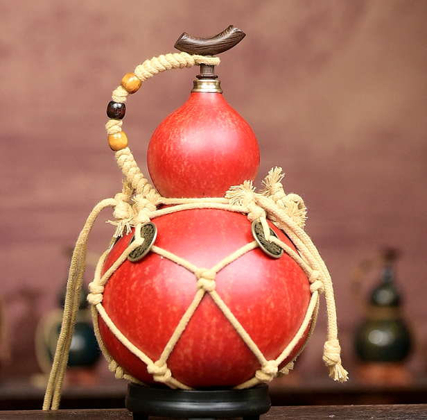 Urushi-Lined Gourd Bottle Dyed with Traditional Chinese Herbal Decoction