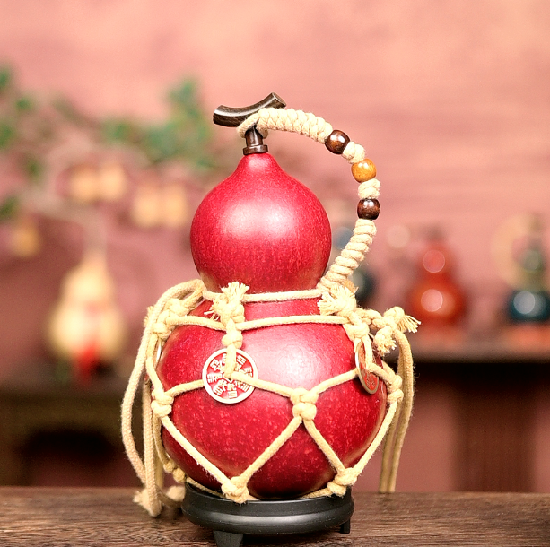 Urushi-Lined Gourd Bottle Dyed with Traditional Chinese Herbal Decoction