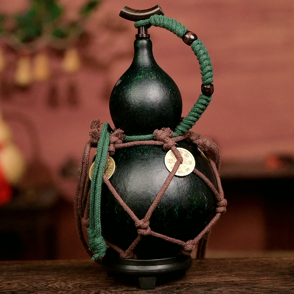Urushi-Lined Gourd Bottle Dyed with Traditional Chinese Herbal Decoction