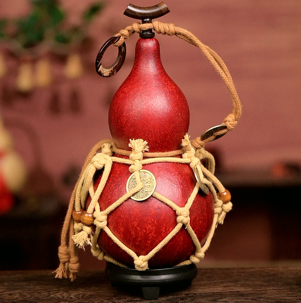 Urushi-Lined Gourd Bottle Dyed with Traditional Chinese Herbal Decoction