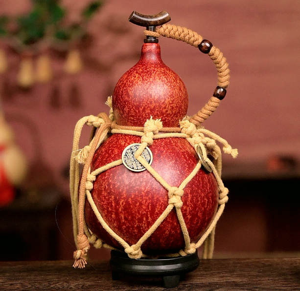 Urushi-Lined Gourd Bottle Dyed with Traditional Chinese Herbal Decoction