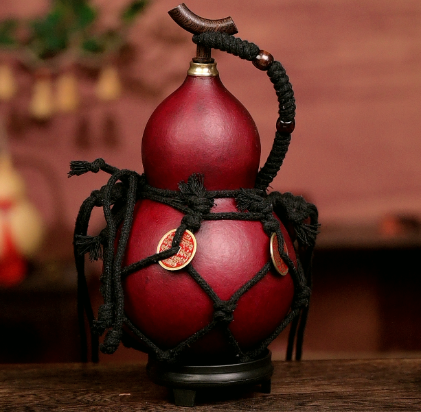 Urushi-Lined Gourd Bottle Dyed with Traditional Chinese Herbal Decoction