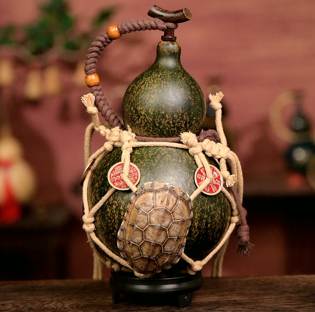 Tortoise Shell Net /Urushi-Lined Gourd Bottle Dyed with Traditional Chinese Herbal Decoction