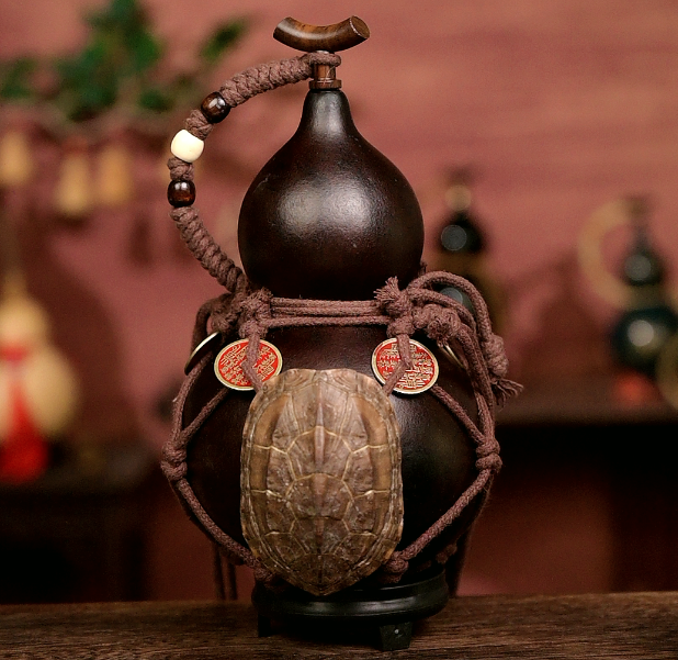 Tortoise Shell Net /Urushi-Lined Gourd Bottle Dyed with Traditional Chinese Herbal Decoction