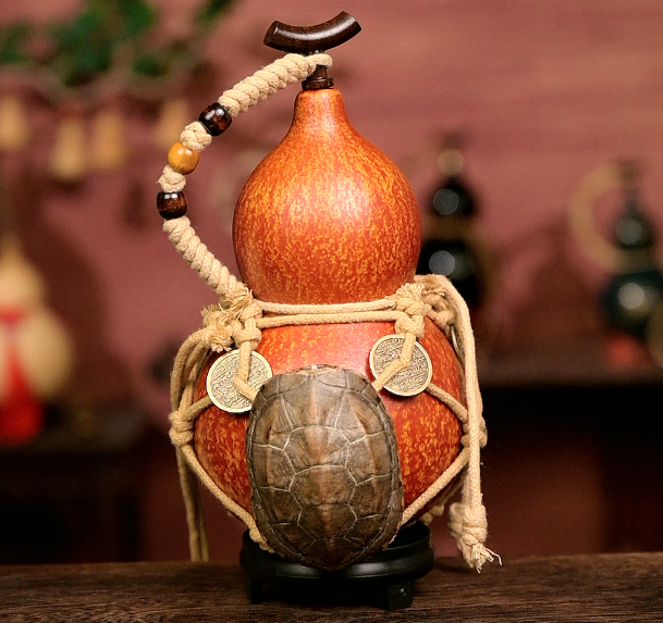 Tortoise Shell Net /Urushi-Lined Gourd Bottle Dyed with Traditional Chinese Herbal Decoction