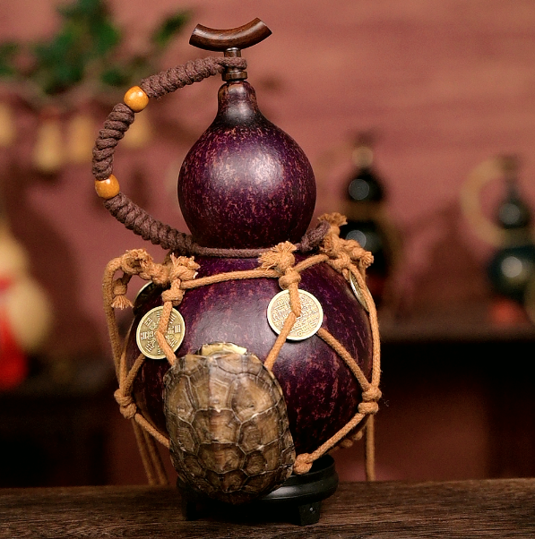 Tortoise Shell Net /Urushi-Lined Gourd Bottle Dyed with Traditional Chinese Herbal Decoction