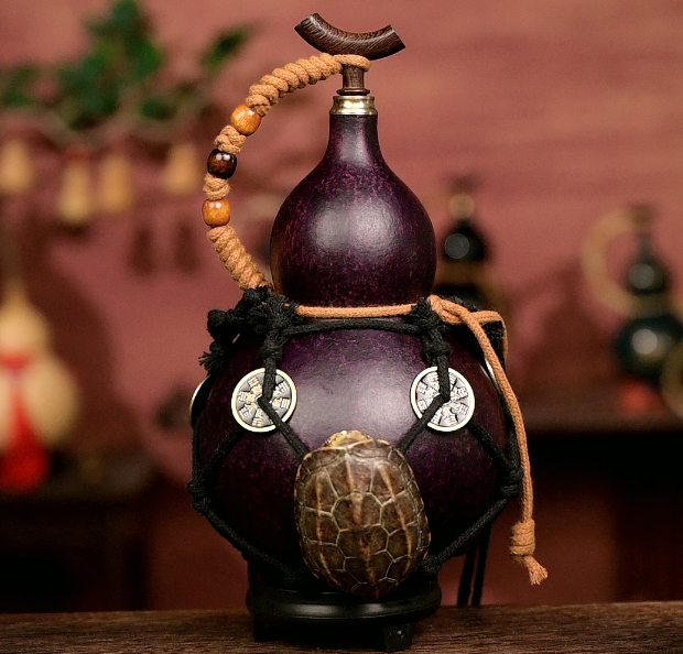 Tortoise Shell Net /Urushi-Lined Gourd Bottle Dyed with Traditional Chinese Herbal Decoction