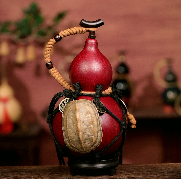 Tortoise Shell Net /Urushi-Lined Gourd Bottle Dyed with Traditional Chinese Herbal Decoction