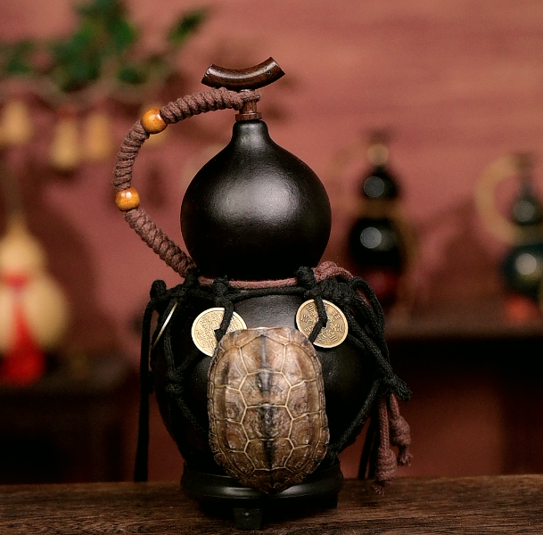 Tortoise Shell Net /Urushi-Lined Gourd Bottle Dyed with Traditional Chinese Herbal Decoction