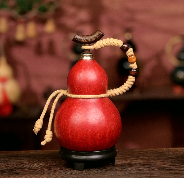 Red Approx. 250ml Urushi-Lined Gourd Bottle Dyed with Traditional Chinese Herbal Decoction