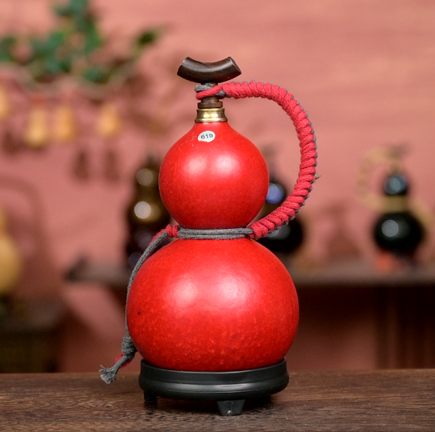 【Special Offer】Textured Urushi-Lined Gourd Bottle Dyed with Traditional Chinese Herbal Decoction