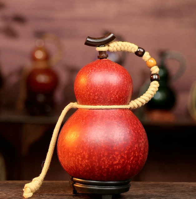 【Special Offer】Textured Urushi-Lined Gourd Bottle Dyed with Traditional Chinese Herbal Decoction