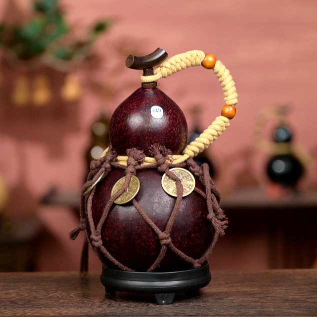 Urushi-Lined Gourd Bottle Dyed with Traditional Chinese Herbal Decoction