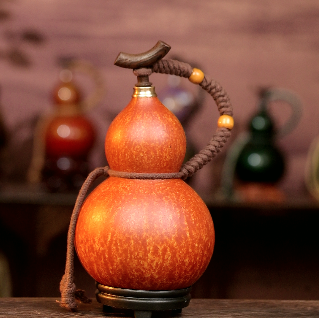 【Special Offer】Textured Urushi-Lined Gourd Bottle Dyed with Traditional Chinese Herbal Decoction