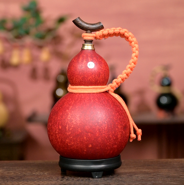 【Special Offer】Textured Urushi-Lined Gourd Bottle Dyed with Traditional Chinese Herbal Decoction