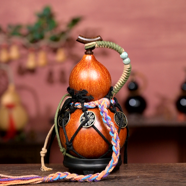 Urushi-Lined Gourd Bottle Dyed with Traditional Chinese Herbal Decoction