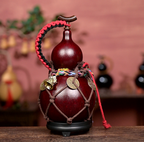 Red Handcrafted Urushi Wine Gourd with Net Carrier