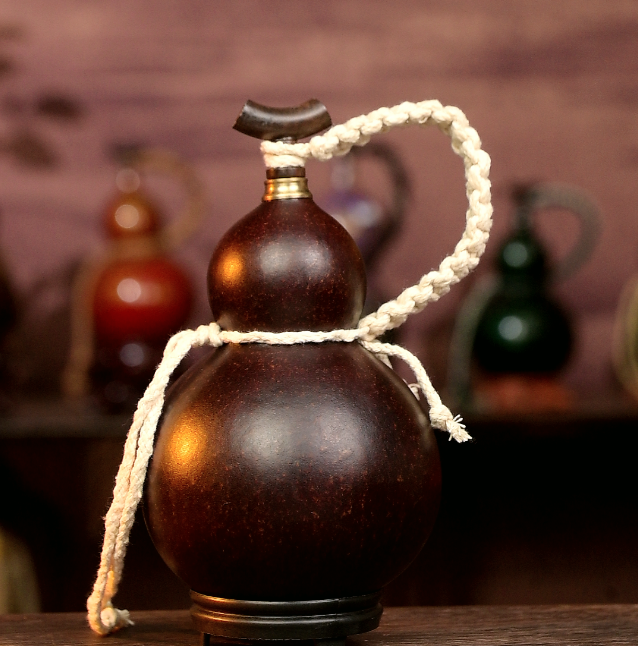 【Special Offer】Textured Urushi-Lined Gourd Bottle Dyed with Traditional Chinese Herbal Decoction