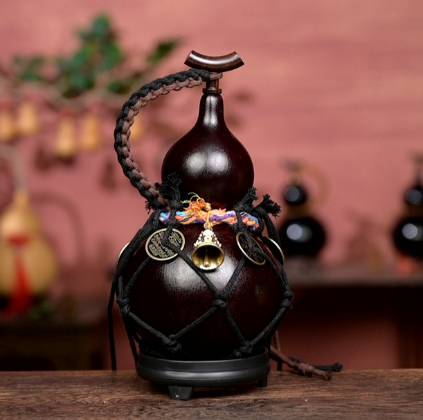 Black Urushi-Lined Gourd Bottle Dyed with Traditional Chinese Herbal Decoction
