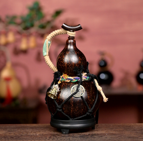 Urushi-Lined Gourd Bottle Dyed with Traditional Chinese Herbal Decoction