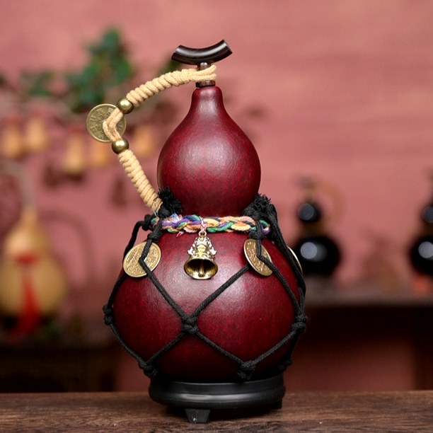 Red Handcrafted Urushi Wine Gourd with Net Carrier