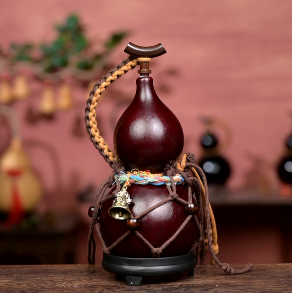 Red Handcrafted Urushi Wine Gourd with Net Carrier