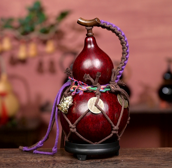 Red Handcrafted Urushi Wine Gourd with Net Carrier