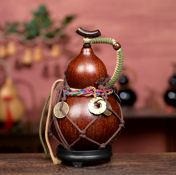 Urushi-Lined Gourd Bottle Dyed with Traditional Chinese Herbal Decoction
