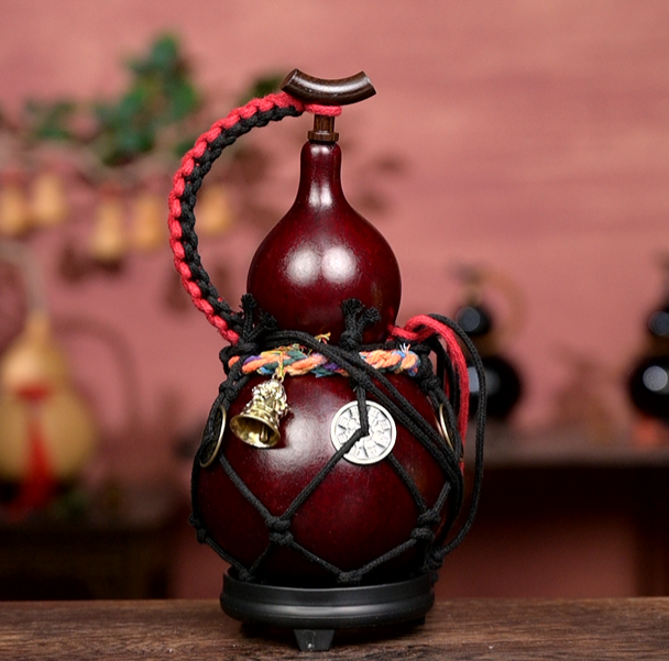 Red Handcrafted Urushi Wine Gourd with Net Carrier