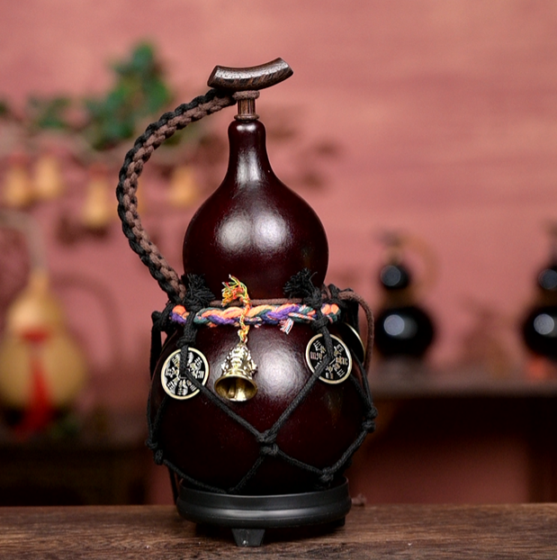 Red Handcrafted Urushi Wine Gourd with Net Carrier