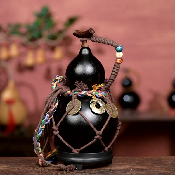 Black Urushi-Lined Gourd Bottle Dyed with Traditional Chinese Herbal Decoction