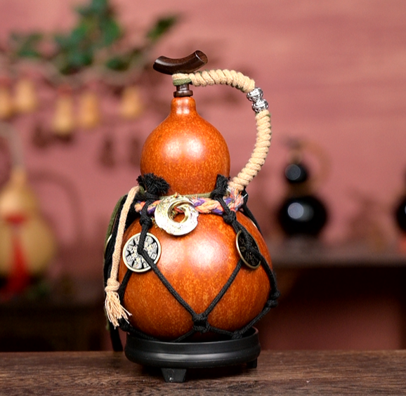 Urushi-Lined Gourd Bottle Dyed with Traditional Chinese Herbal Decoction