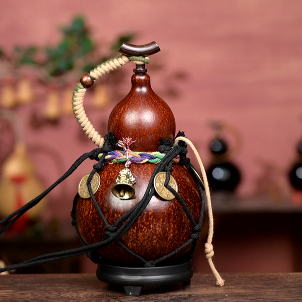 Urushi-Lined Gourd Bottle Dyed with Traditional Chinese Herbal Decoction