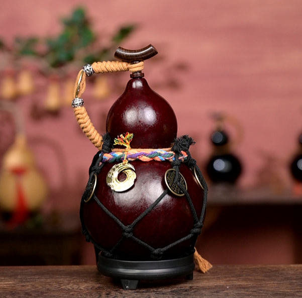 Red Handcrafted Urushi Wine Gourd with Net Carrier