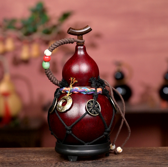 Red Handcrafted Urushi Wine Gourd with Net Carrier