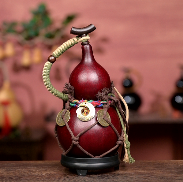 Red Handcrafted Urushi Wine Gourd with Net Carrier