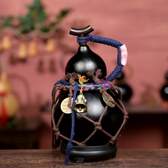 Black Urushi-Lined Gourd Bottle Dyed with Traditional Chinese Herbal Decoction