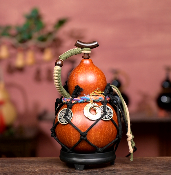 Urushi-Lined Gourd Bottle Dyed with Traditional Chinese Herbal Decoction