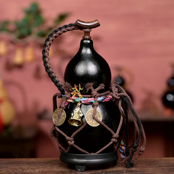 Black Urushi-Lined Gourd Bottle Dyed with Traditional Chinese Herbal Decoction