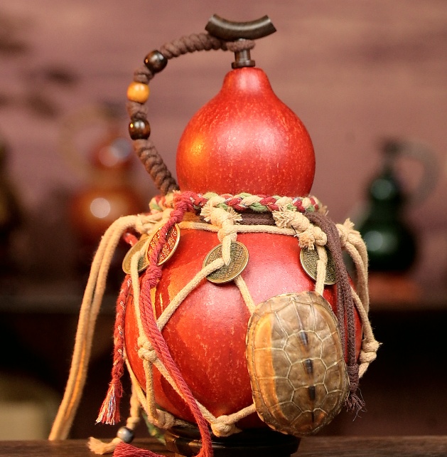 Tortoise Shell Net /Urushi-Lined Gourd Bottle Dyed with Traditional Chinese Herbal Decoction