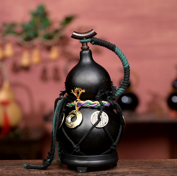 Black Urushi-Lined Gourd Bottle Dyed with Traditional Chinese Herbal Decoction