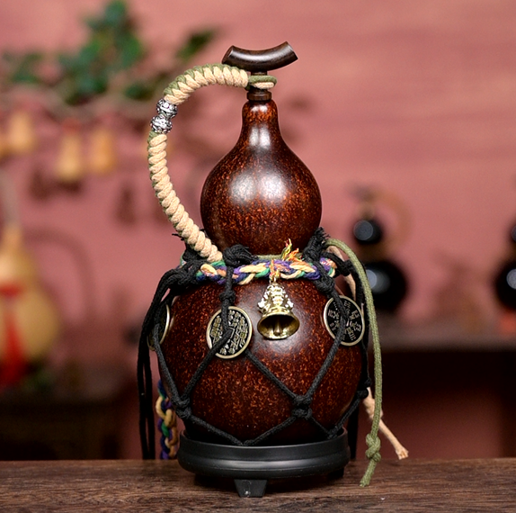 Urushi-Lined Gourd Bottle Dyed with Traditional Chinese Herbal Decoction