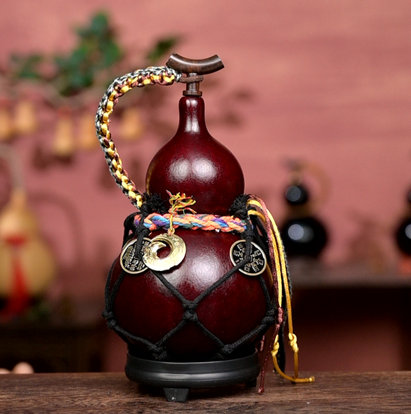 Red Handcrafted Urushi Wine Gourd with Net Carrier