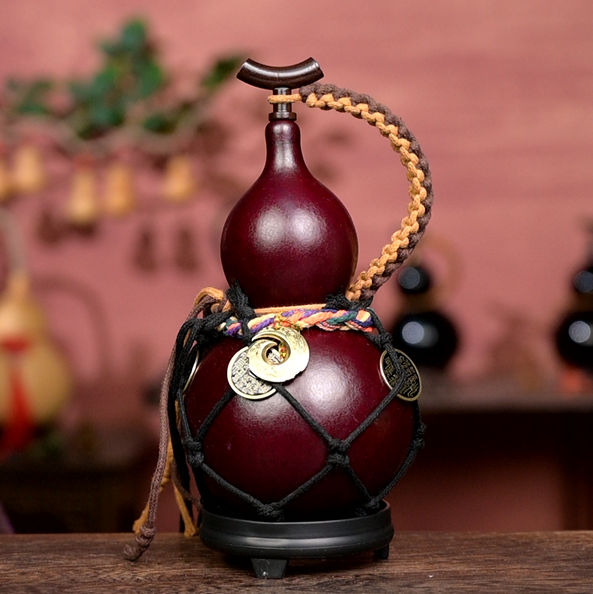 Red Handcrafted Urushi Wine Gourd with Net Carrier
