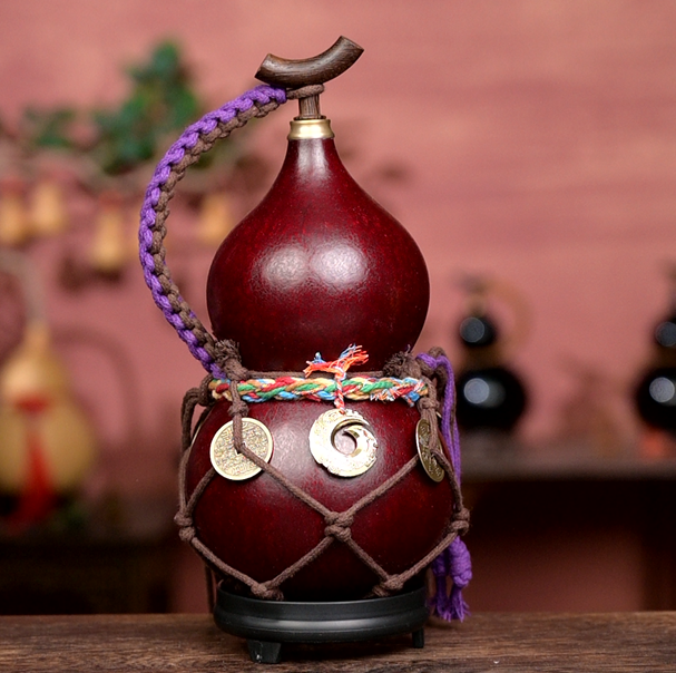 Red Handcrafted Urushi Wine Gourd with Net Carrier