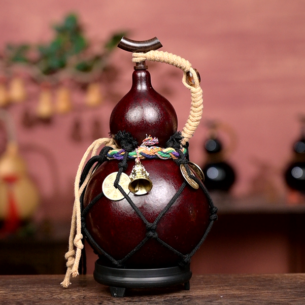 Red Handcrafted Urushi Wine Gourd with Net Carrier